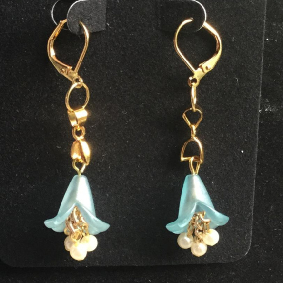 HOST PICK 🎉18K GP Cinderella Blue Rose Earrings - Picture 3 of 5